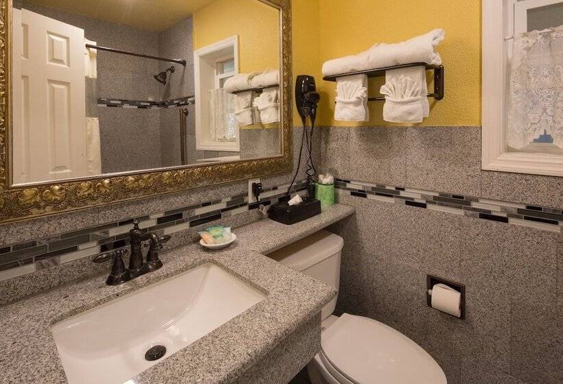 Номер Стандарт 2 Двуспальные Кровати, Carmel Inn & Suites