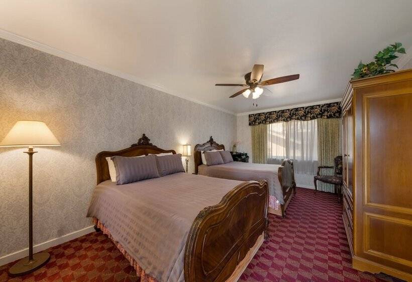 Номер Стандарт 2 Двуспальные Кровати, Carmel Inn & Suites