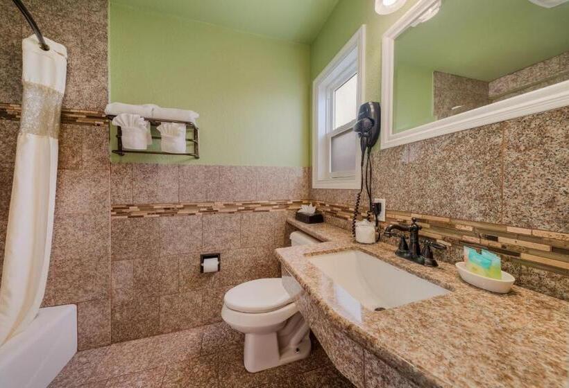 Номер Стандарт 2 Двуспальные Кровати, Carmel Inn & Suites