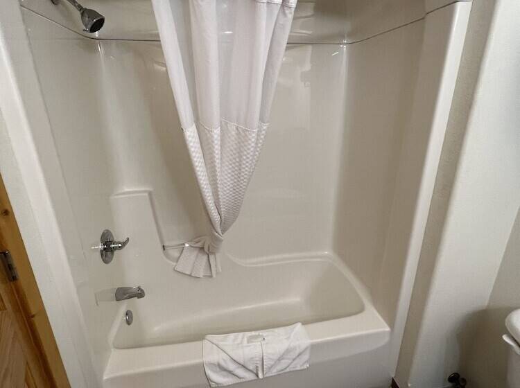 带2个双人床的标准工作室, Fairbridge Inn & Suites Williston