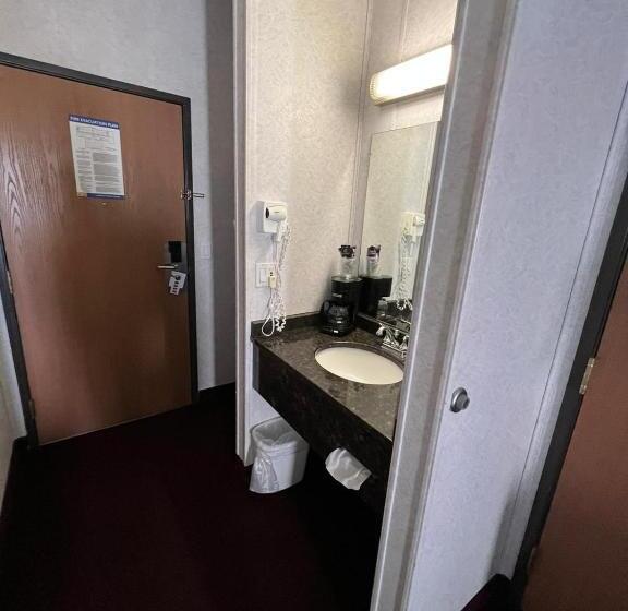 带2个双人床的标准工作室, Fairbridge Inn & Suites Williston