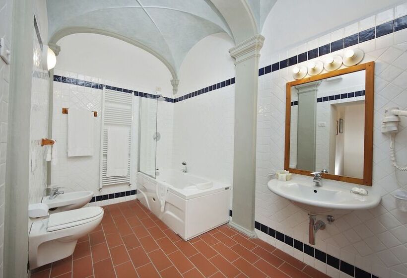 Полулюкс, Relais Vignale & Spa