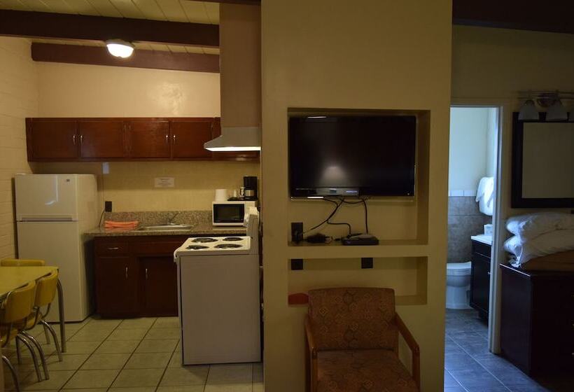 디럭스 스튜디오, Stanlunds Inn And Suites