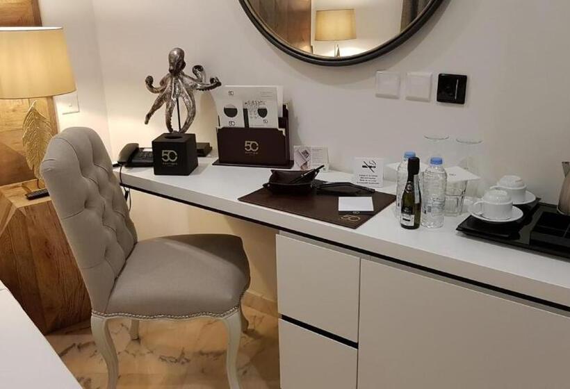 سوئیت جونیور با تراس, 50th Guest House