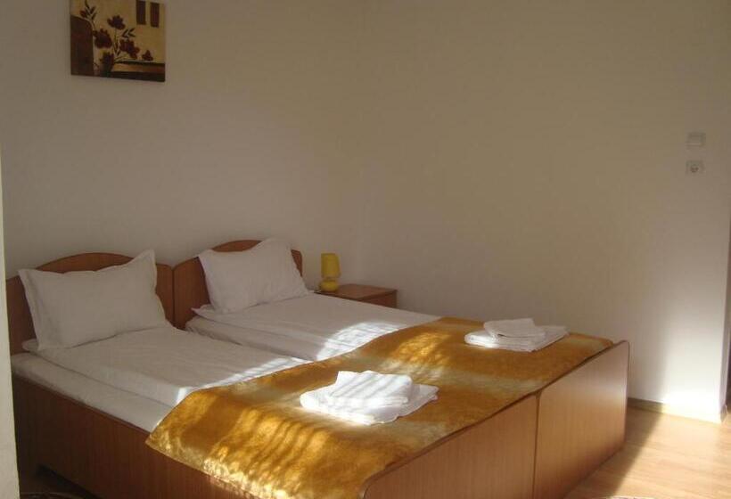 اتاق استاندارد سه نفره, Casa Mia