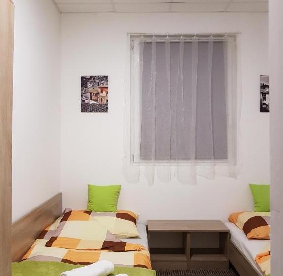 基本间, Szilas Park Motel