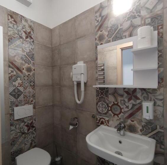 标准间, Szilas Park Motel