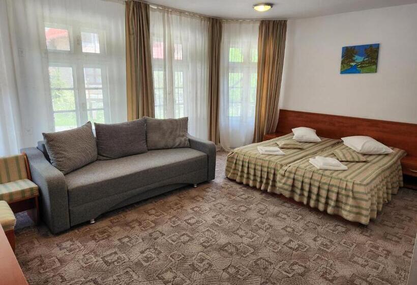 اتاق استاندارد سه نفره, Casa Minerva