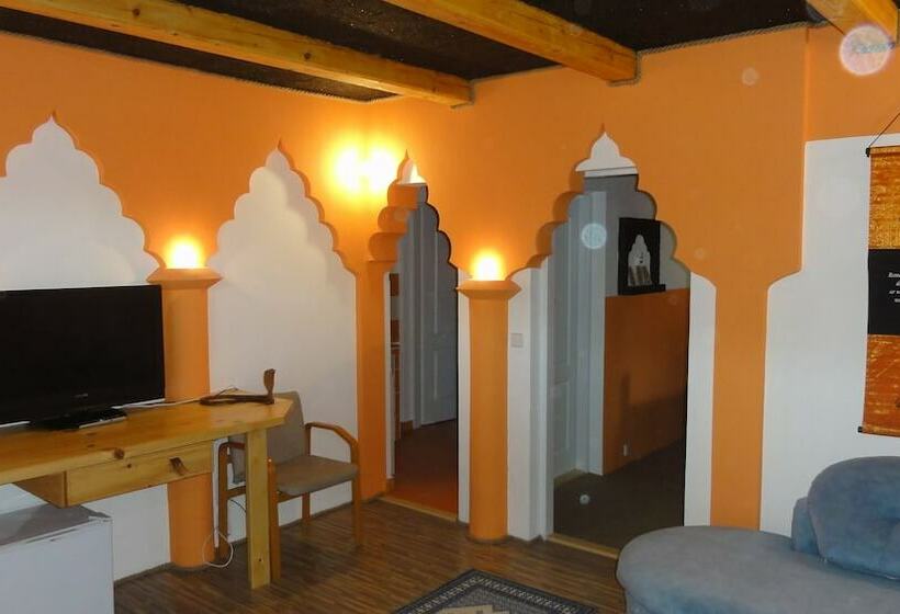 Семейный Номер, Resort Svět