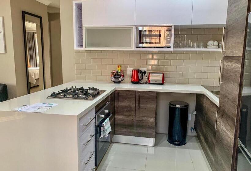 침실 2개 아파트, At Hatfield Apartments