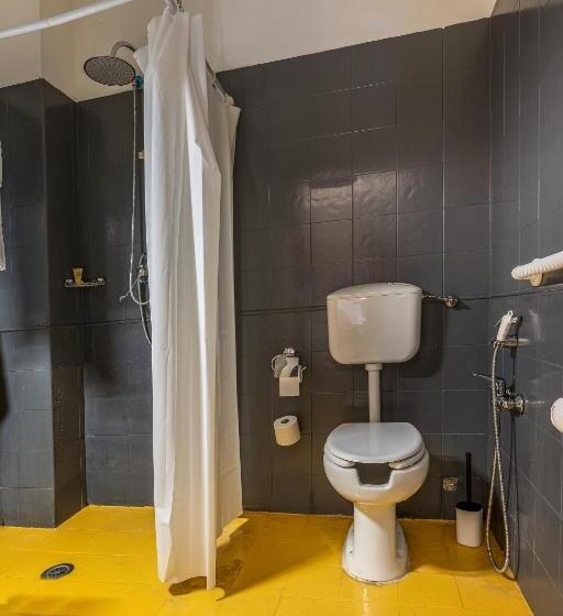 اتاق استاندارد برای معلولان, Crossroad