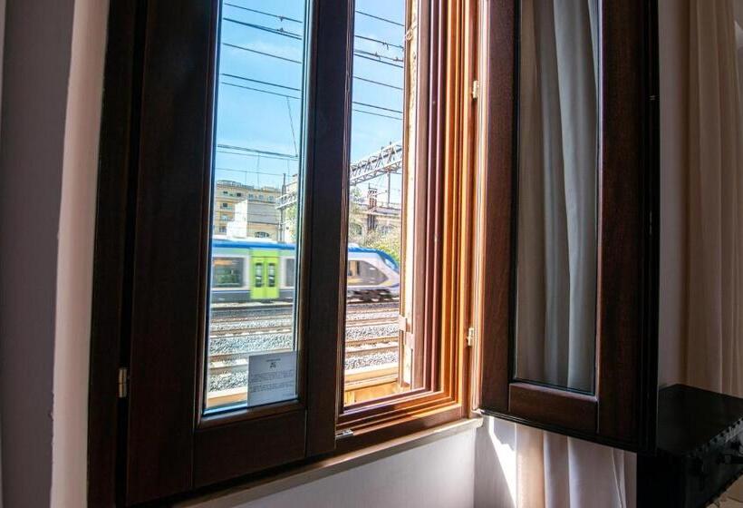 اتاق اکونومی, Crossroad