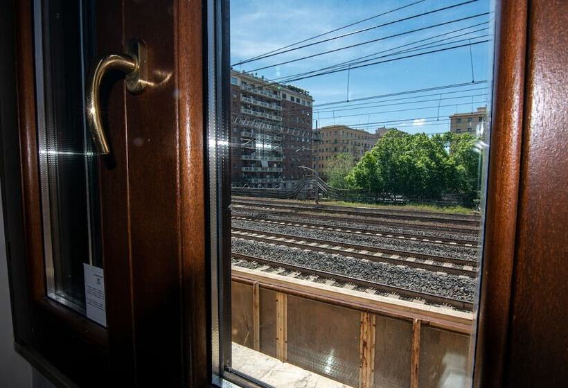 اتاق اکونومی, Crossroad