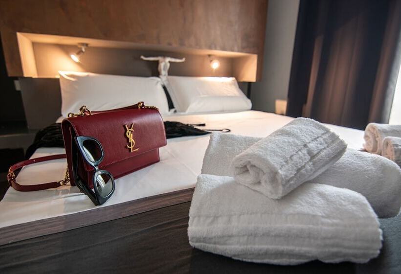 Economy Triple Room, Crossroad