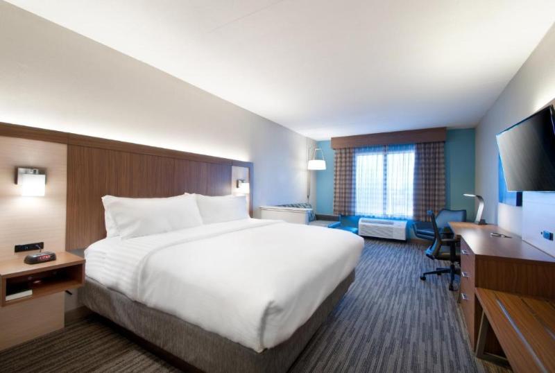 Номер Стандарт Кровать Кинг Адаптированный для Инвалидов, Holiday Inn Express Quantico   Stafford, An Ihg