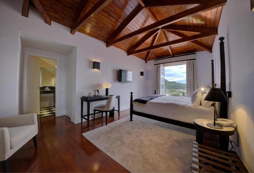 Deluxe Room Mountain View, Octant Lousa