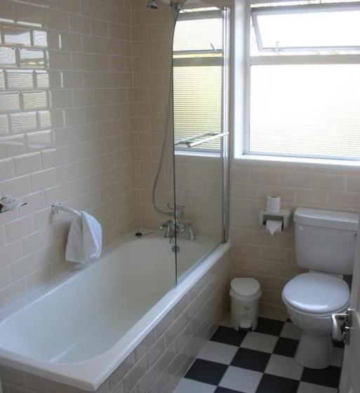 Номер Deluxe, Roundstone House