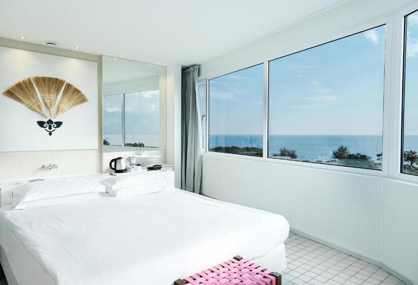 اتاق لوکس, The Marmara Antalya