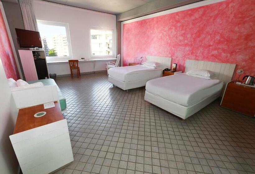 اتاق استاندارد سه نفره, The Marmara Antalya