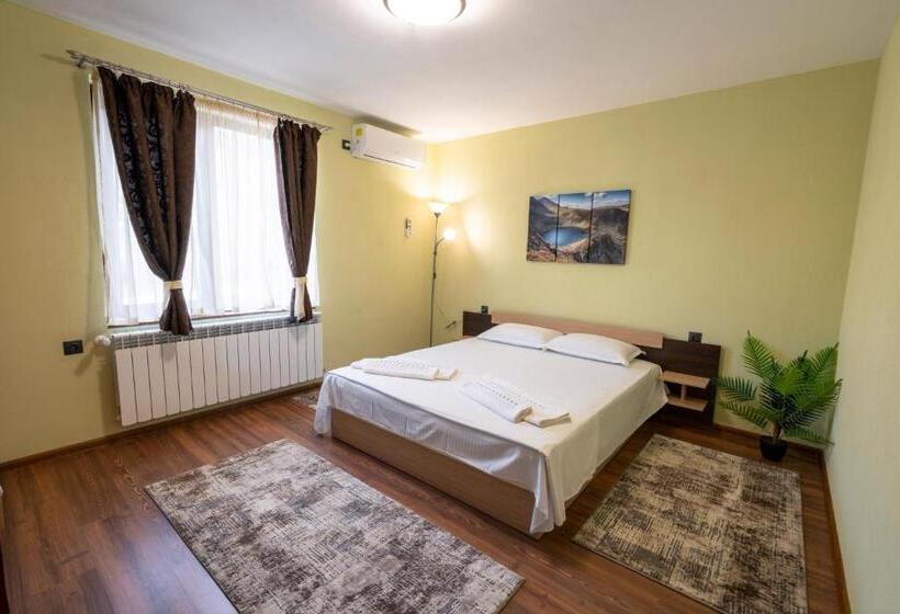Студио Стандарт с Балконом, Family Hotel Preslav