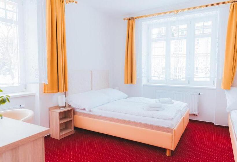 سوئیت 2 خوابه, Kavárna A Penzion Reichl