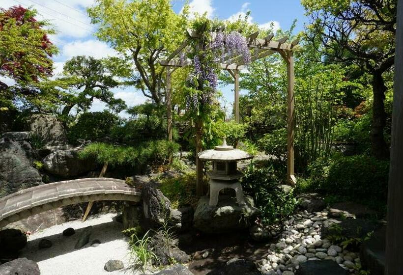 Четырехместный Номер Стандарт, Atelier Bee S Knees Bed & Breakfast