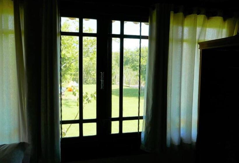 Suite with lake view, Pousada Camping Porto Grande