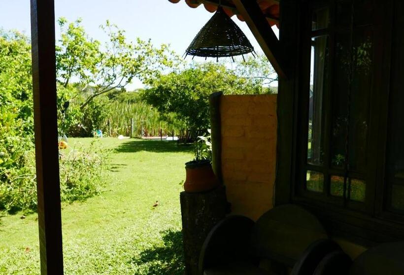 Suite with lake view, Pousada Camping Porto Grande