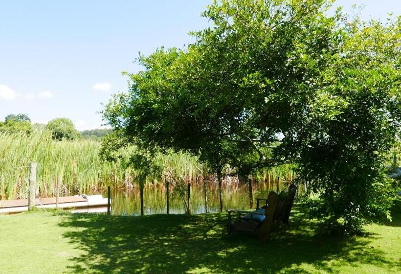 Suite with lake view, Pousada Camping Porto Grande