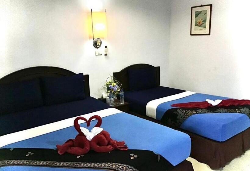 스탠다드 트리플 발코니 룸, Andaman Beach Resort Koh Jum