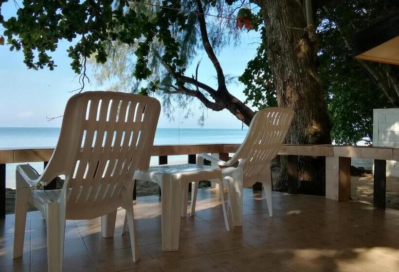 스탠다드 트리플 발코니 룸, Andaman Beach Resort Koh Jum