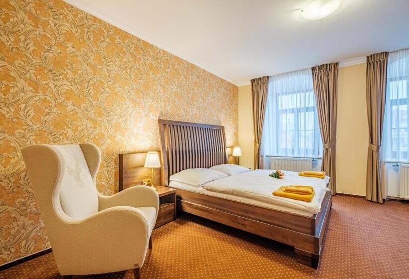 Номер Deluxe, Orličan