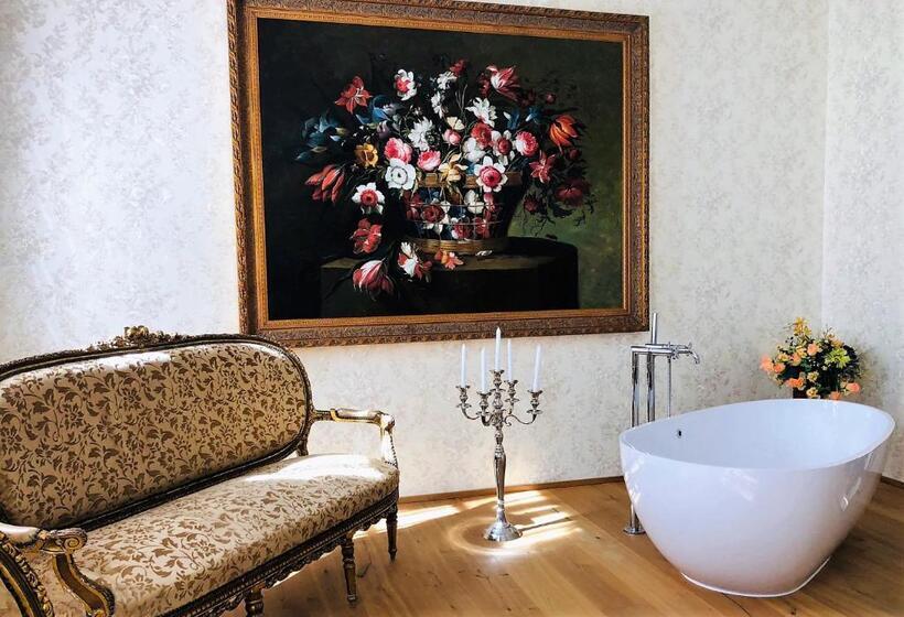 Номер Deluxe, Panství Dlouhá Lhota