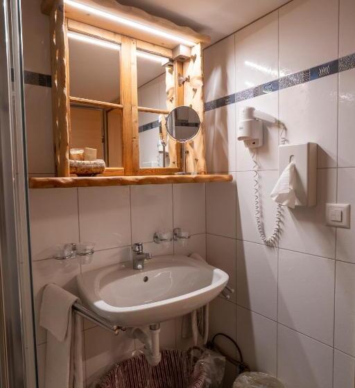 Номер Стандарт, Crusch Alba Sta Maria