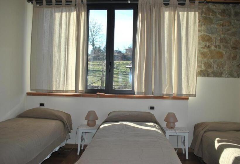 庭の見えるスタンダードトリプルルーム, Agriturismo Petrarosa