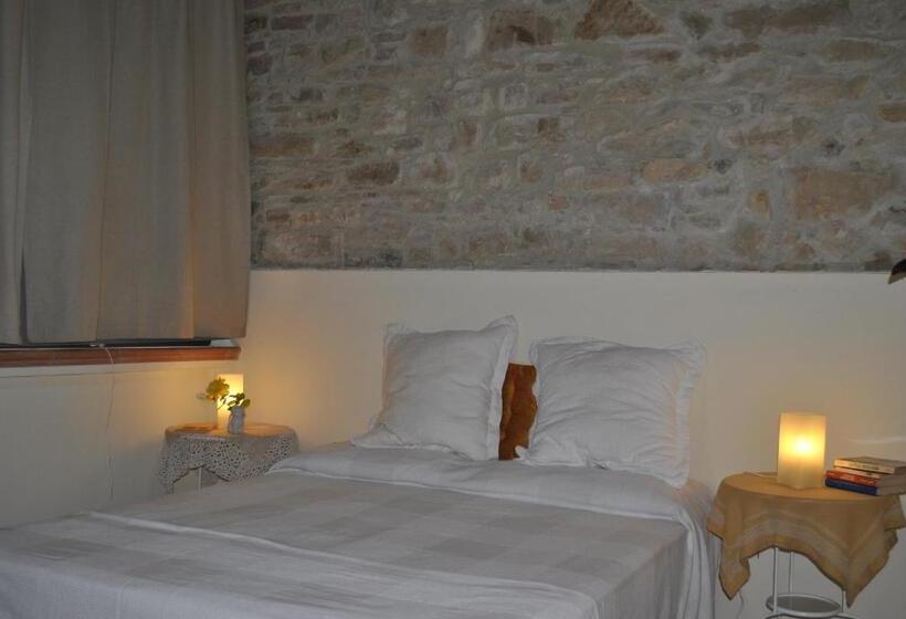 이코노미 룸, Agriturismo Petrarosa