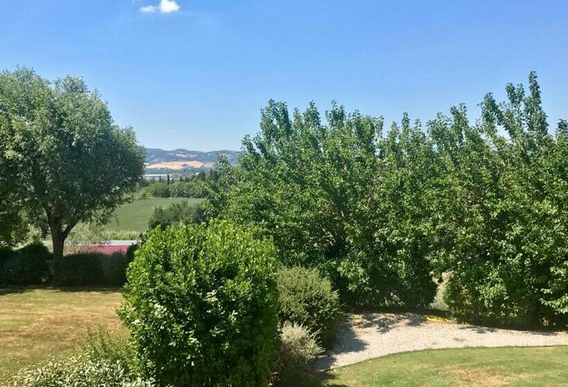 Трехместный Номер Стандарт Вид на Сад, Badia Agriturismo