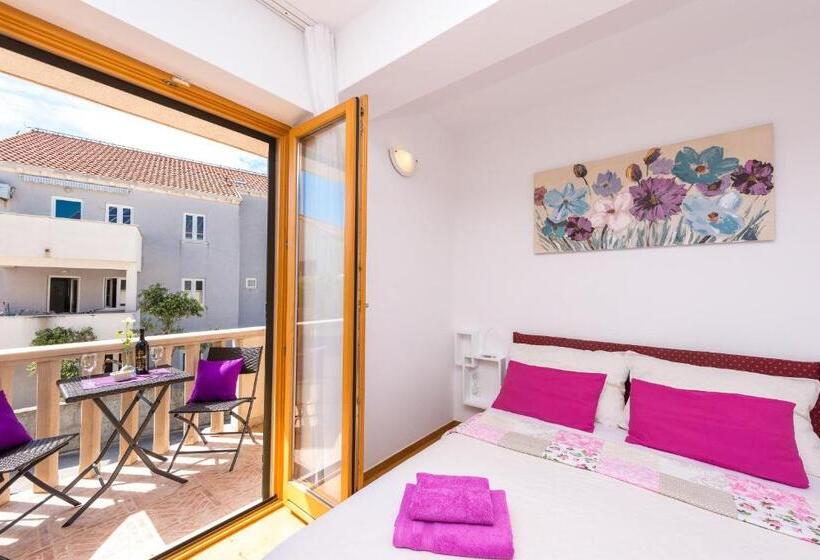 استودیو ساده, Cina Apartments