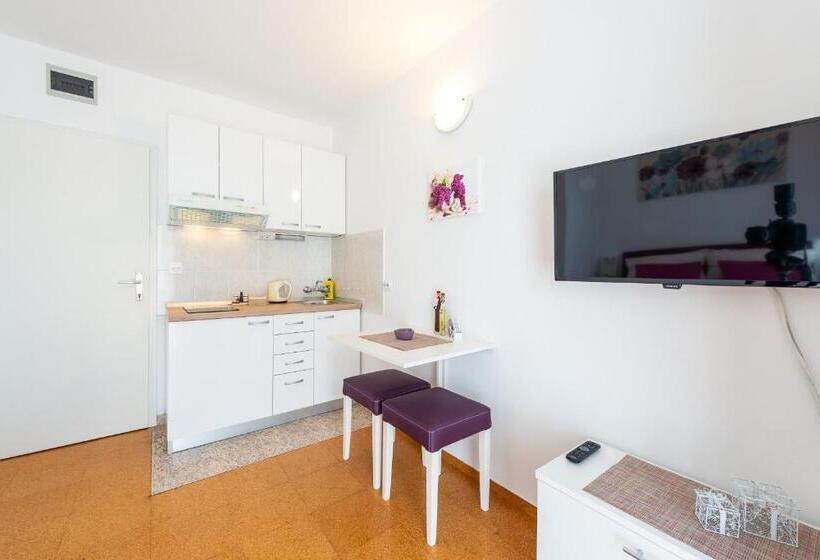 استودیو ساده, Cina Apartments