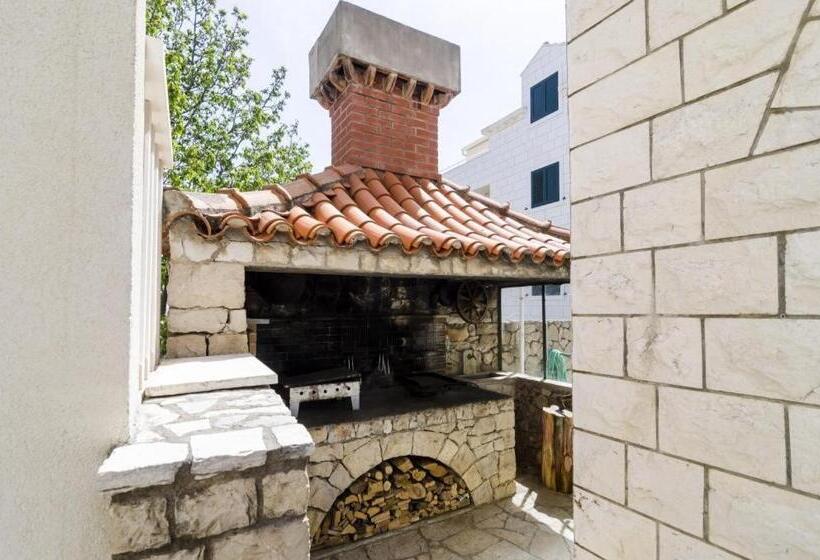 استودیوی استاندارد با چشم‌انداز دریا, Cina Apartments