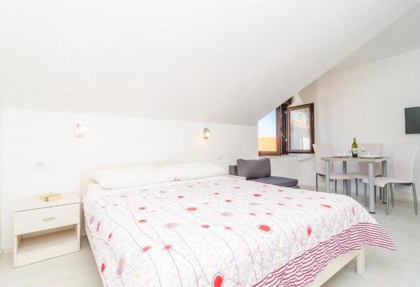 استودیوی استاندارد با چشم‌انداز دریا, Cina Apartments