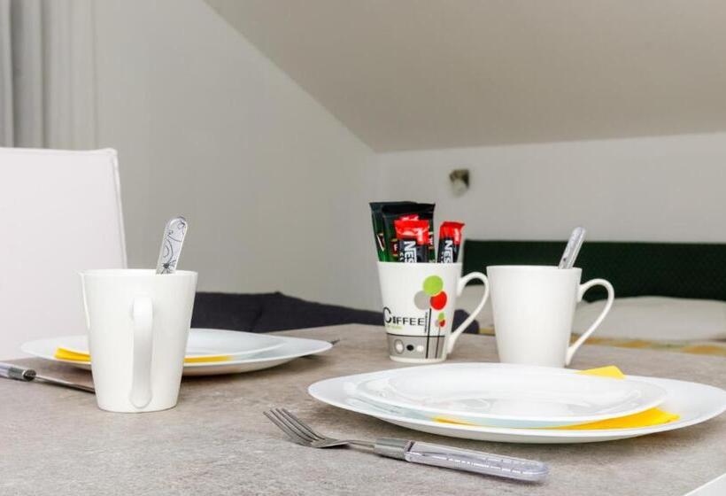 Comfort studio with sea view, Cina Apartments
