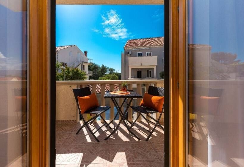 آپارتمان 1 خوابه با بالکن و چشم‌انداز دریا, Cina Apartments