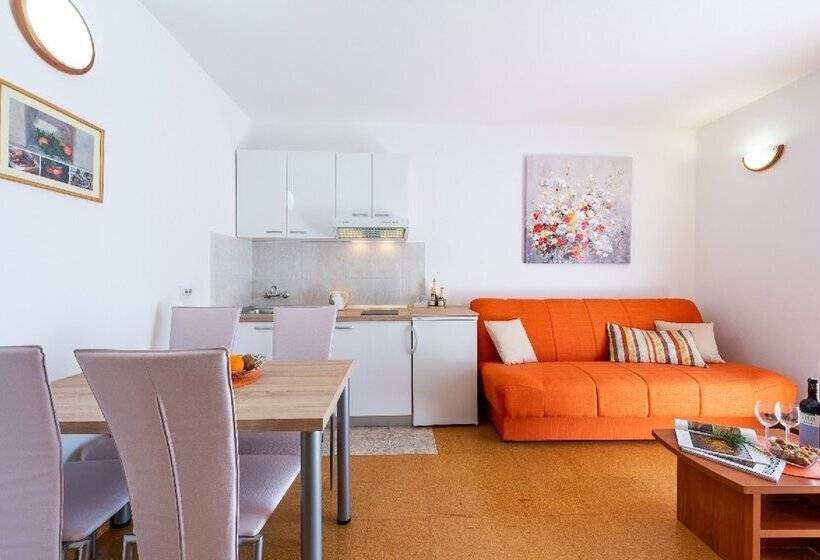 آپارتمان 1 خوابه با بالکن و چشم‌انداز دریا, Cina Apartments