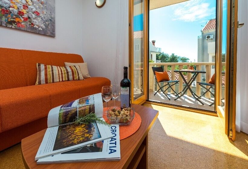 آپارتمان 1 خوابه با بالکن و چشم‌انداز دریا, Cina Apartments