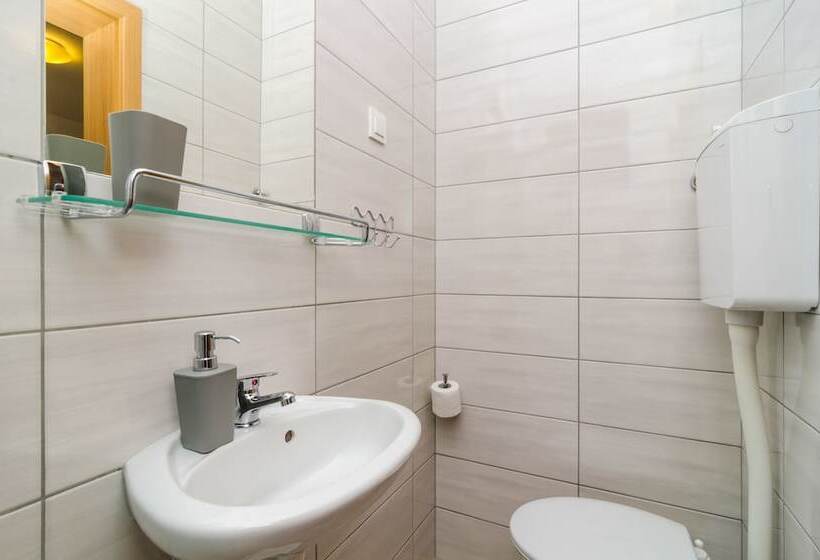 اتاق استاندارد با بالکن و چشم‌انداز دریا, Cina Apartments