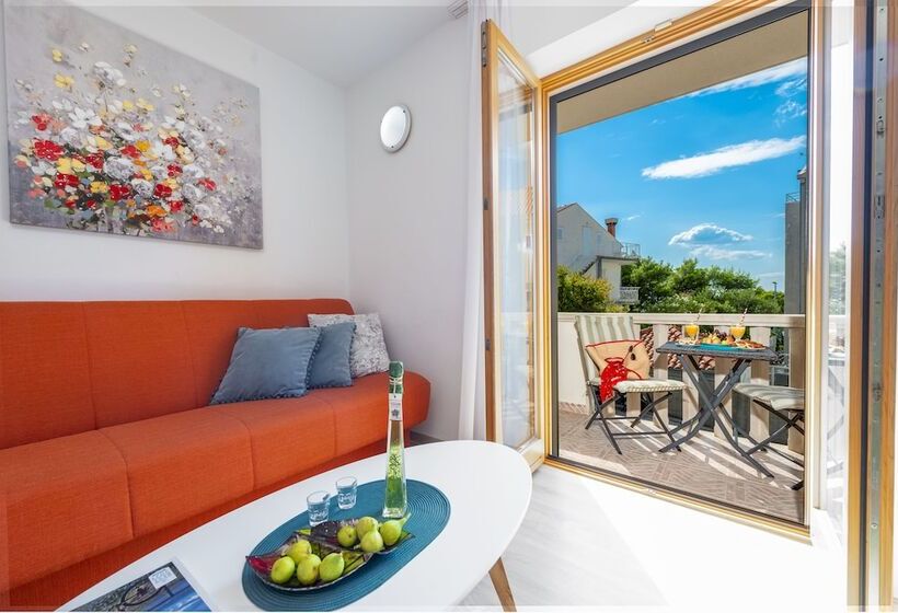 آپارتمان 1 خوابه با بالکن و چشم‌انداز دریا, Cina Apartments
