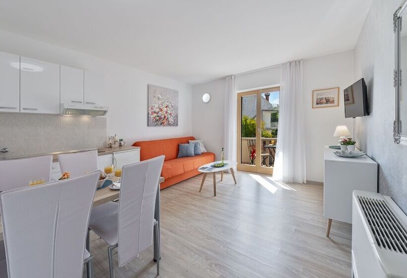 آپارتمان 1 خوابه با بالکن و چشم‌انداز دریا, Cina Apartments