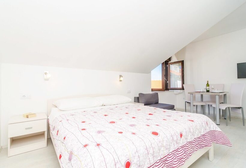 استودیوی استاندارد با چشم‌انداز دریا, Cina Apartments