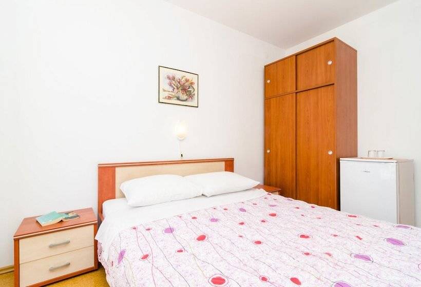 اتاق استاندارد با بالکن و چشم‌انداز دریا, Cina Apartments